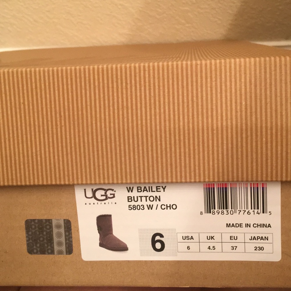 Ugg Australia Bailey Button/Chocolate